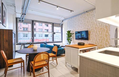 Historic Core Apartment | Stunning 1 BDR 1 BTH Modern Loft with Pool, Jacuzzi in DTLA!