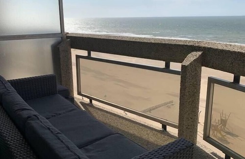 Ostend City Centre Apartment | Stunning 1-Bed Apartment in Oostende beach-view