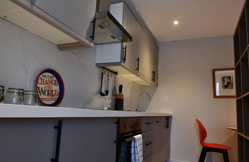 Ealing Common Apartment | Stunning 1 Bed Apartment W5