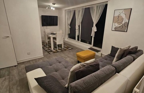 Junction Apartment | Stunning 1-bed Apartment in London