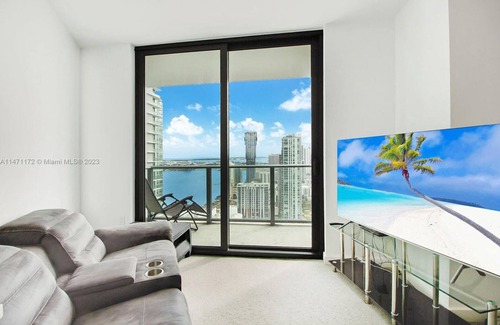 Edgewater Condo | Stunning 1-bedroom condo in fabulous Miami with full world-class amenities!