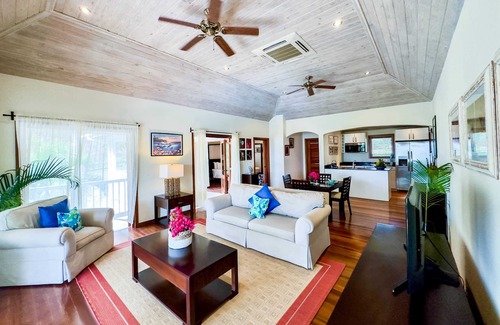 Freetown Apartment | Stunning 1 Bedroom Hideaway, Pool/Sea View