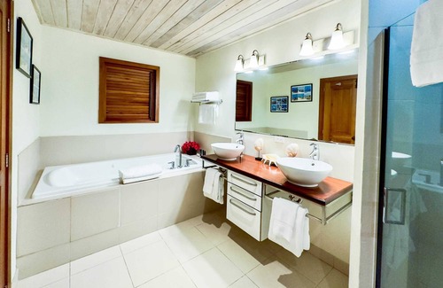 Freetown Apartment | Stunning 1 Bedroom Hideaway, Pool/Sea View