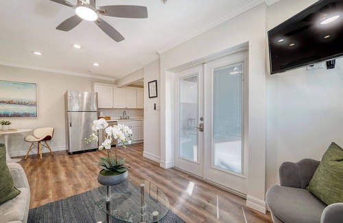 Siesta Key Apartment | Stunning 1-Bedroom, Remodeled Apartment Overlooking Pool Near the Beachn