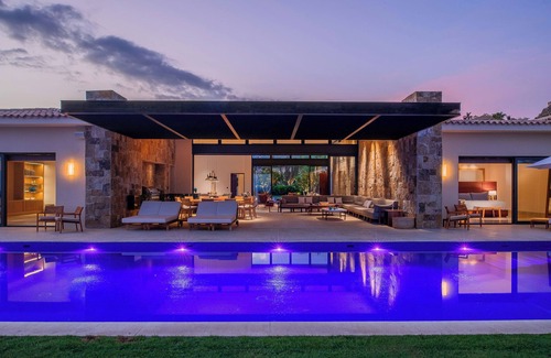 San Jose del Cabo Villa | Stunning 11Bd Villa, Chef + Butler + Indoor Tennis + Steps from the Beach!