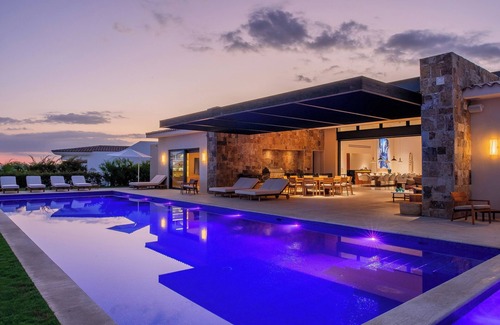 San Jose del Cabo Villa | Stunning 11Bd Villa, Chef + Butler + Indoor Tennis + Steps from the Beach!