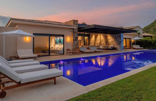 San Jose del Cabo Villa | Stunning 11Bd Villa, Chef + Butler + Indoor Tennis + Steps from the Beach!