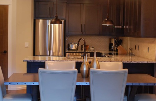 Canmore Condo | STUNNING!1335 Sq. Ft. 5star 2 Story Penthouse, 5 beds, Water Park, Amazing Views