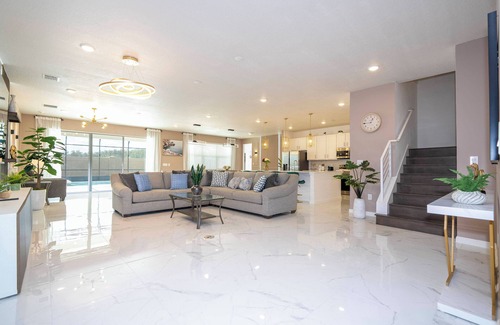 Kissimmee House | Stunning 15 suites close to Disney