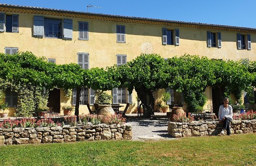 Lorgues House | Stunning 18th Century Provencal home with large mature garden and pool.
