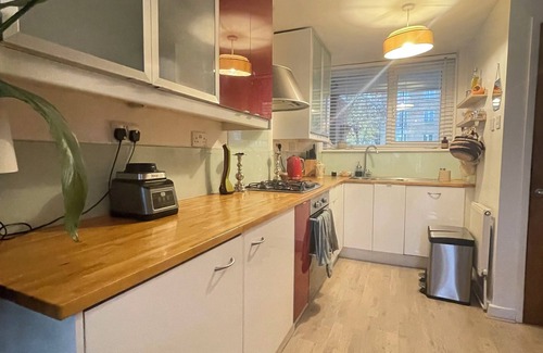 St. George's Apartment | Stunning 1BD Flat w/Garden area, Kentish Town!
