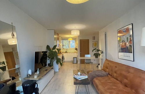 St. George's Apartment | Stunning 1BD Flat w/Garden area, Kentish Town!