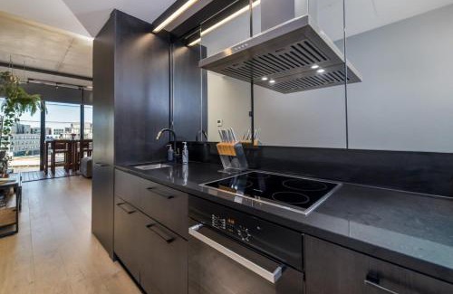 Kingston Apartment | Stunning 1BR Apartment with Water Views