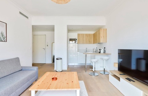 Musicians Quarter Apartment | Stunning 1BR Flat with terrace near the beach
