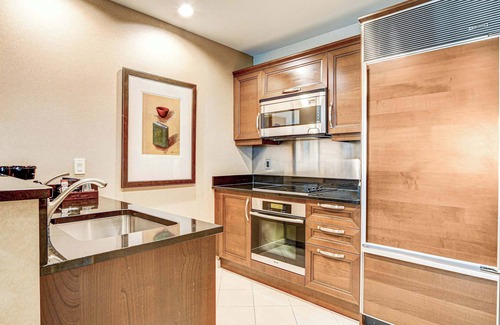 Las Vegas Apartment | Stunning 1BR Strip VIews w Balcony 17701