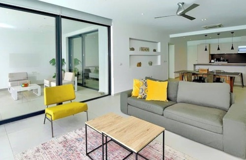 Little Bay Apartment | Stunning 2 BD Ocean View - Terraces Lt Bay
