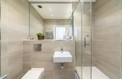 Crofton Park Apartment | Stunning 2 Bed 2 Bath Luxury London Apartment!