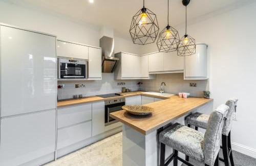 Crofton Park Apartment | Stunning 2 Bed 2 Bath Luxury London Apartment!