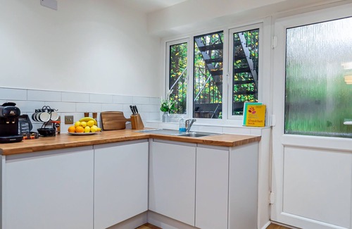 Purley Apartment | Stunning 2-Bed Apartment in Purley - Croydon Gem