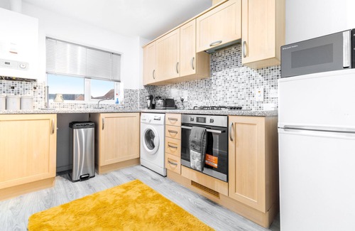 Tipton Apartment | Stunning 2-Bed Apartment in Tipton Sleeps 3
