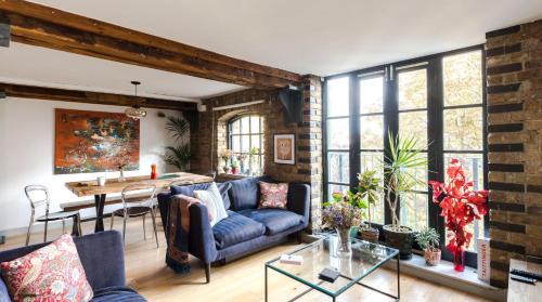 Whitechapel Apartment | Stunning 2-Bed Converted Warehouse - Sleeps 4