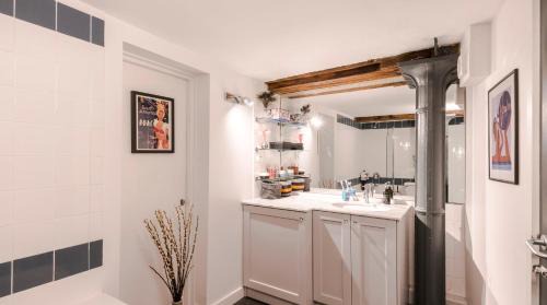 Whitechapel Apartment | Stunning 2-Bed Converted Warehouse - Sleeps 4