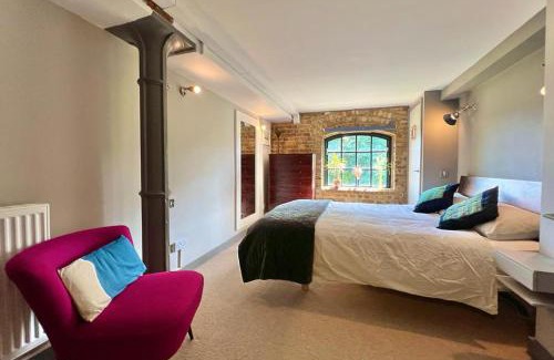 Whitechapel Apartment | Stunning 2-Bed Converted Warehouse - Sleeps 4
