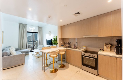 Al Khan Apartment | Stunning 2 Bed in Cyan Beach Residence
