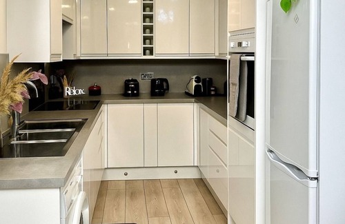 South Kensington Apartment | Stunning 2 bed townhouse in Chelsea on ground floor/private entrance