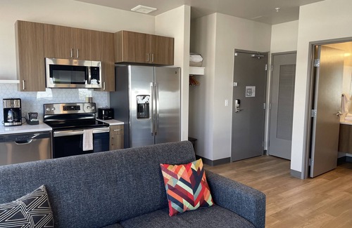 Riverside Apartment | Stunning 2 Bed Travel Apartment in the Heart of Spokane's Restaurant Scene