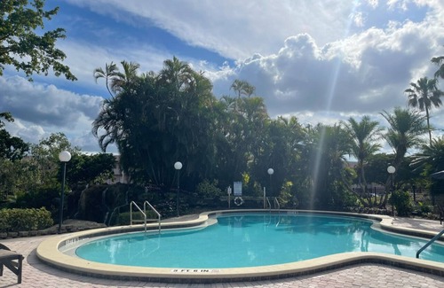 Central Naples Condo | Stunning 2 bedroom, 2 balcony condo on golf course with tennis and pickleball
