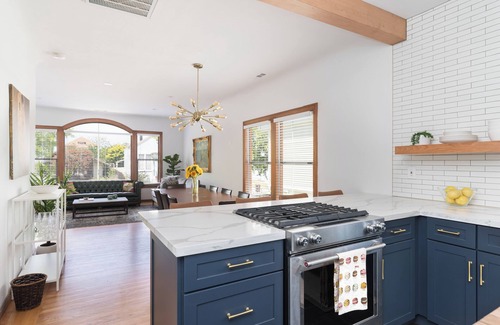 West Oakland House | Stunning 2 Bedroom 2 Bath Mediterranean Home - 7 Mins to San Francisco