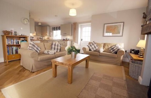 Beadnell Cottage | Stunning 2 bedroom barn conversion near the beach with views of open countryside