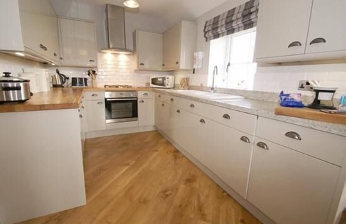 Beadnell Cottage | Stunning 2 bedroom barn conversion near the beach with views of open countryside