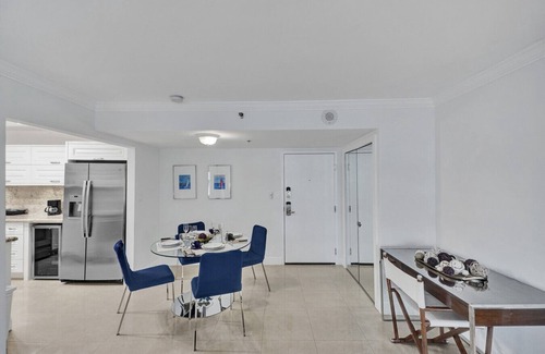 La Gorce Apartment | Stunning 2-Bedroom Condo with Beach Service 614