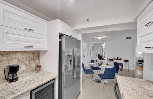 La Gorce Apartment | Stunning 2-Bedroom Condo with Beach Service 614