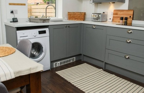 Lincoln House | Stunning 2 Bedroom Home | Free Parking & Wi-Fi