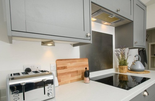 Lincoln House | Stunning 2 Bedroom Home | Free Parking & Wi-Fi