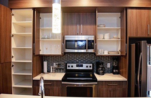 Richmond House | Stunning 2 Bedroom Home- 3 mins to downtown