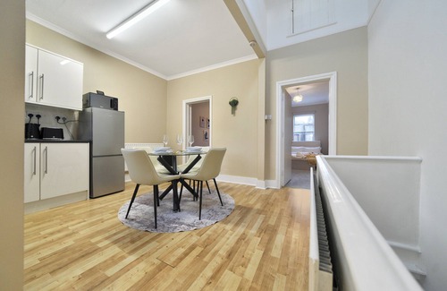 Walpole Apartment | Stunning 2-Bedroom, Located In West London