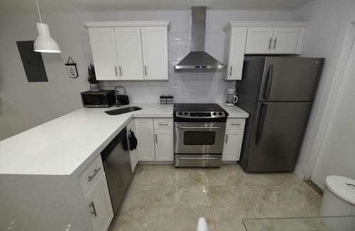 Hollywood House | Stunning 2 BR apt Near Hard Rock, Casino & Beach