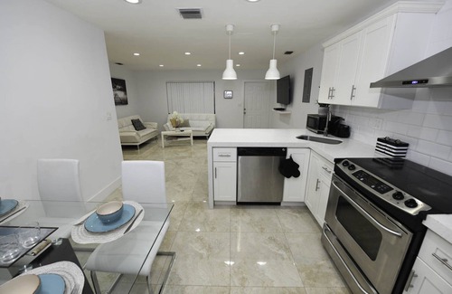 Hollywood House | Stunning 2 BR apt Near Hard Rock, Casino & Beach