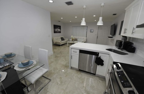 Hollywood House | Stunning 2 BR apt Near Hard Rock, Casino & Beach
