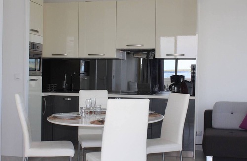 Villeneuve Loubet Beach Apartment | Stunning 2-BR apartment with terrace and parking, sleeps 4, Villeneuve-Loubet Beach