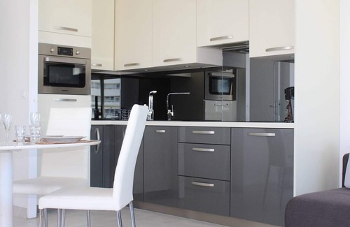 Villeneuve Loubet Beach Apartment | Stunning 2-BR apartment with terrace and parking, sleeps 4, Villeneuve-Loubet Beach