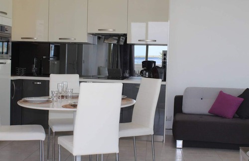 Villeneuve Loubet Beach Apartment | Stunning 2-BR apartment with terrace and parking, sleeps 4, Villeneuve-Loubet Beach