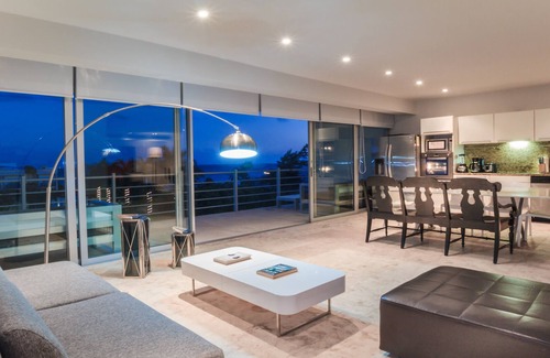 Downtown Apartment | STUNNING 2 BR PH WITH A PRIVATE TERRACE AND MINI POOL!!