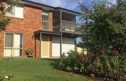 Mallabula House | Stunning 2 storey pet friendly home with reserve views