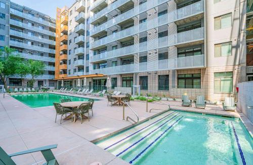 Evans Churchill Apartment | Stunning 2BD - Central DT- Gym, Pool, Parking Sleep8