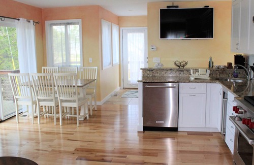 Indian Neck Heights House | Stunning 2BD Contemporary--A/C, Rooftop Deck, Water Views, Walk to Bay Beach, Outdoor Shower